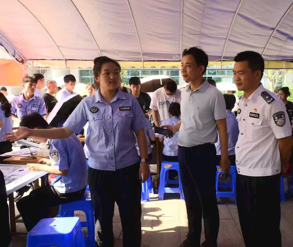 9f2884cebf43425bade5d0b33d50bb00.jpg