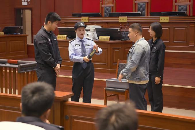 e2c96c4adfb5493f99c0c40bf6eb4296.png