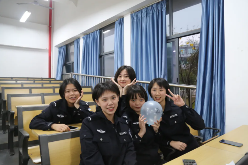 1bed3e9ae5794b01979ccfa6d4201985.png