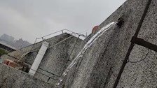 维修长湖校区职工六号楼天面水池漏水