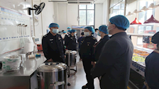 南宁市青秀区市场监督管理局到beat365官网仙葫校区检查校园食品安全工作