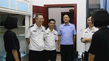 ​谢鹏副校长走访我院新生宿舍