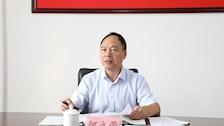 学校党委副书记、校长何立荣深入教务处调研
