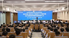自治区公安厅网络安全保卫总队政委杨春科到beat365官网开展网络犯罪防范专题讲座