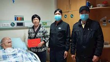 离退处处领导看望慰问离休干部张成华