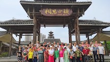 离退处组织离退休教职工参观相思小镇