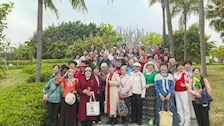 离退休工作处组织退休女教职工开展“三八”节踏青活动