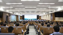 李克副校长给青年大学生上“形势与政策”公开课