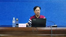 何贵初教授到beat365官网为公安专业新生授课