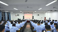 刑事科学技术学院召开学生党支部大会