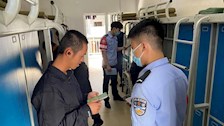 【迎评促建】︱beat365官方网站治安学院实习生到2022级新生宿舍开展全覆盖的反诈宣传