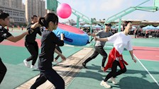 政治部教师参加学校教职工趣味运动会